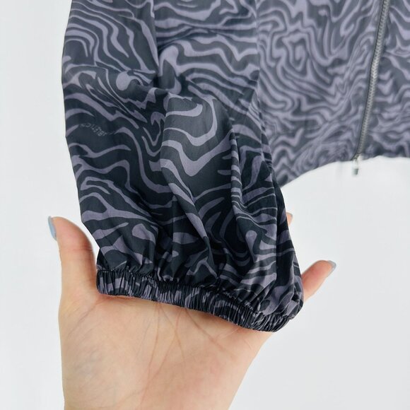 Fabletics Oversized Flyweight Pewter Gray Zebra Print Reflective Windbreaker XL - Picture 5 of 12